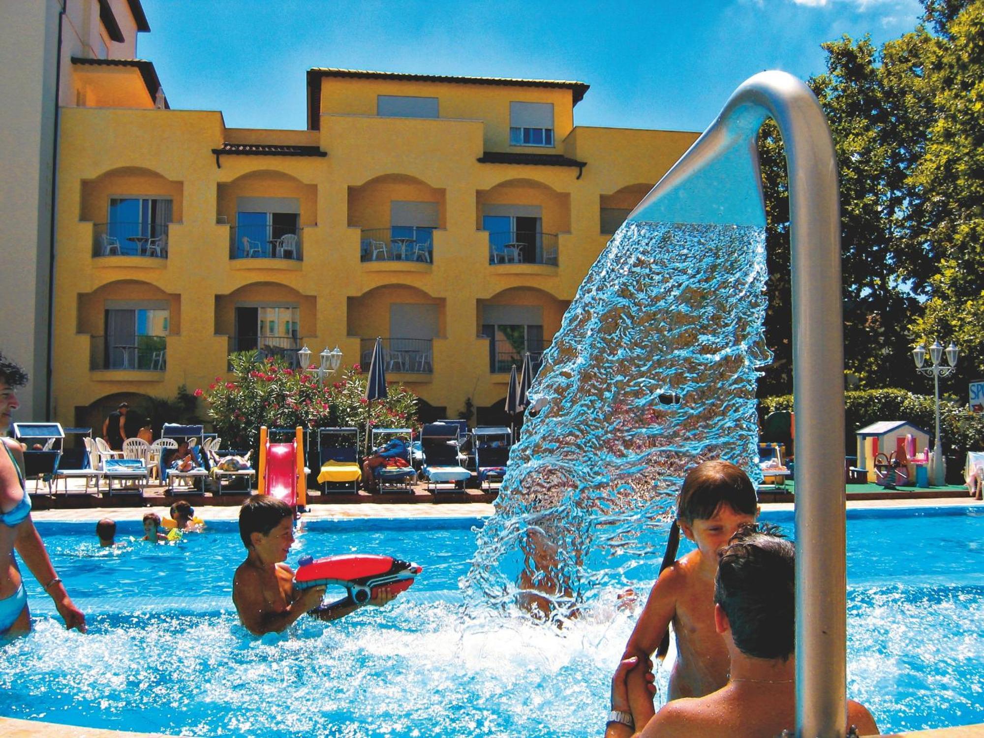 Hotel Sport&Residenza Cesenatico Esterno foto