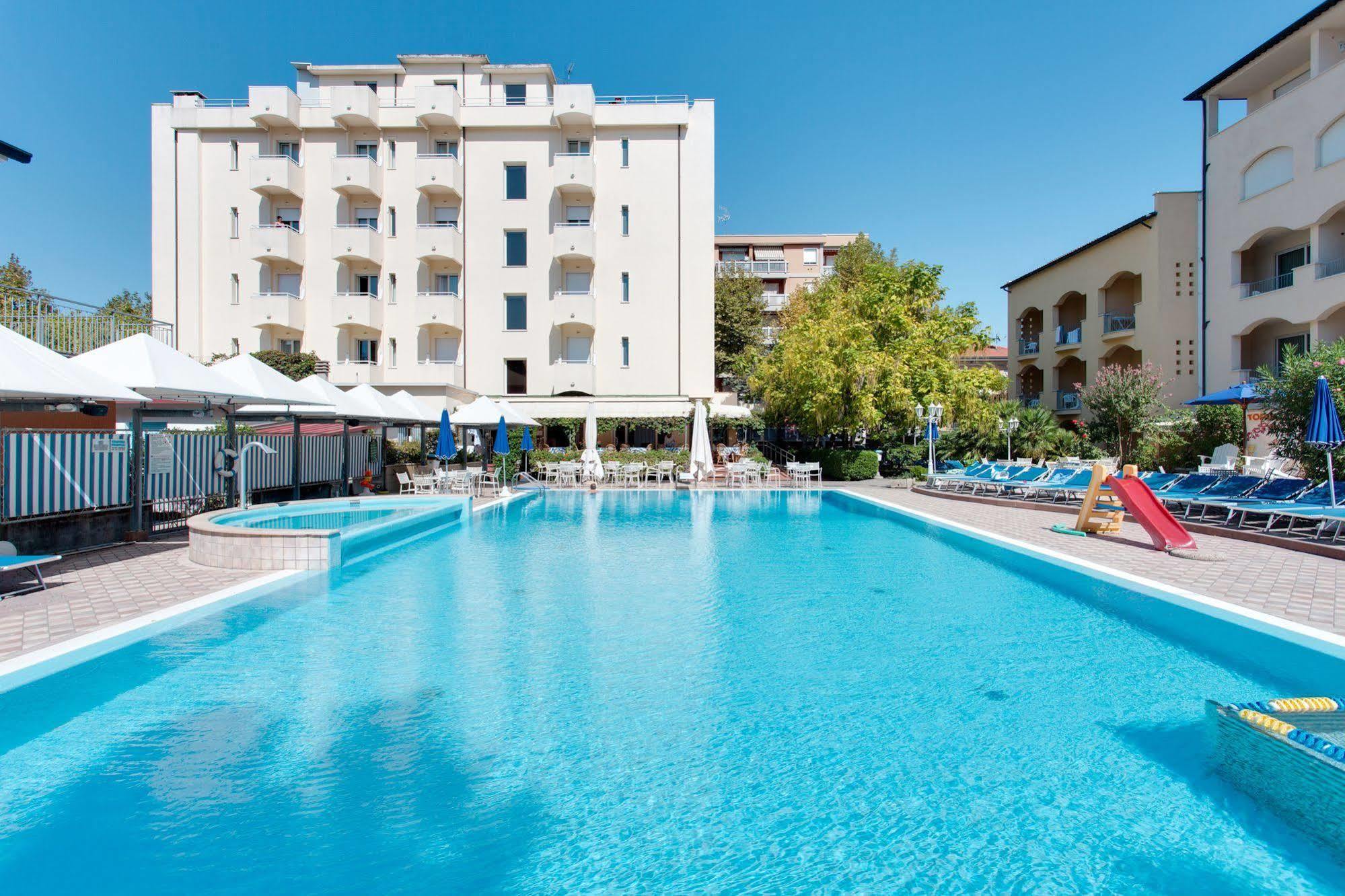 Hotel Sport&Residenza Cesenatico Esterno foto