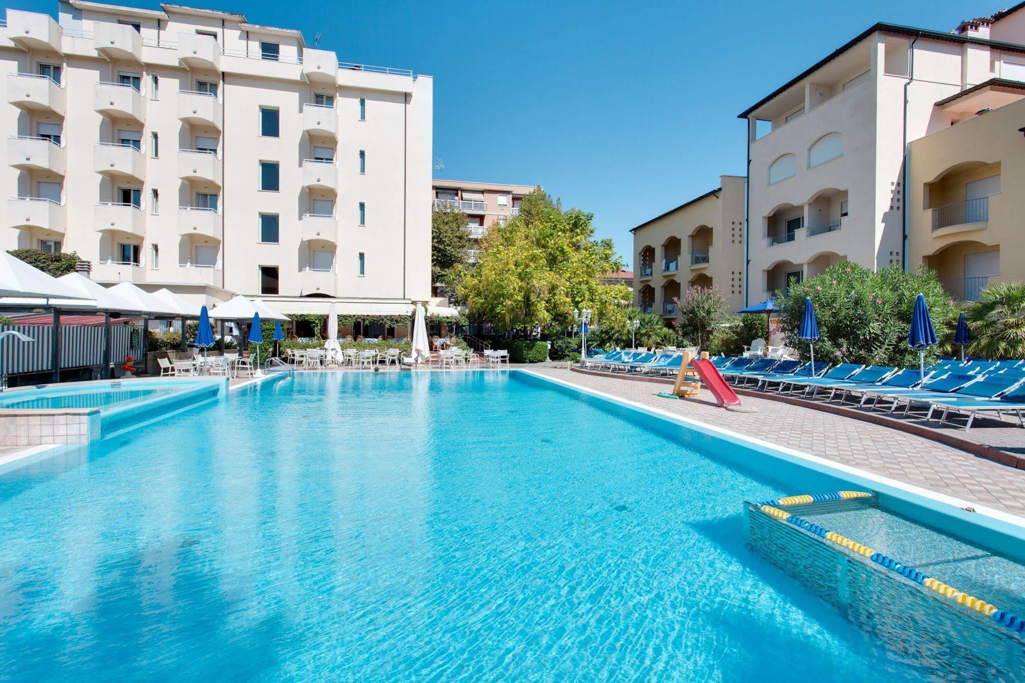 Hotel Sport&Residenza Cesenatico Esterno foto